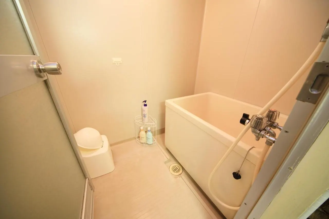 Famil Bloom Hotel Oszaka Apartman